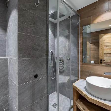 Renove 4 Chambres, Ski Aux Pieds, Parking Inclus - Fr-1-564-119 Courchevel
